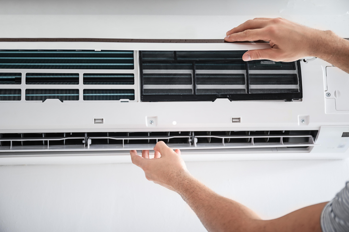 Aircond indoor unit servicing and cleaning